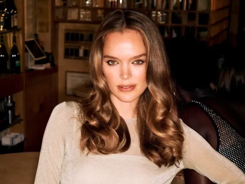 Blowout Hairstyles: What to Expect From an At-Home Appointment