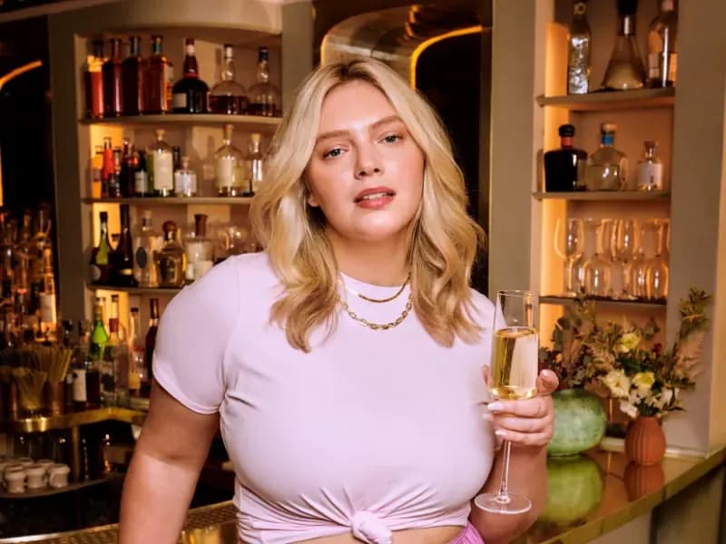 Blowouts for Short Hair: Volume and Shape in Minutes