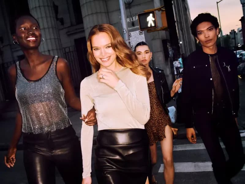 What Are Group Glam Services? A Complete Guide for First-Time Bookers